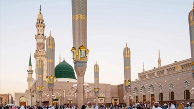 April Umrah Package